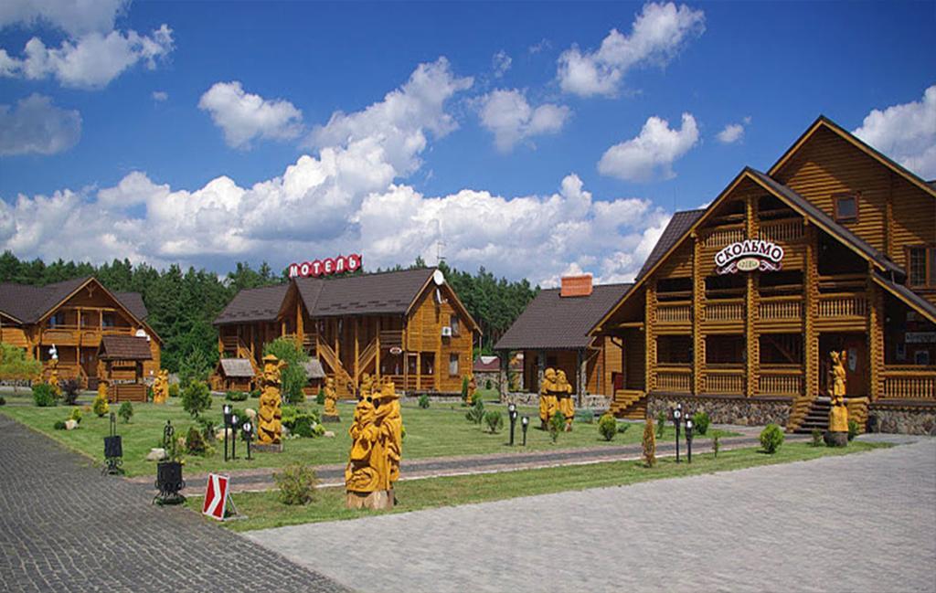 Hotel And Restaurant Complex Skolmo Klevanʼ Zewnętrze zdjęcie